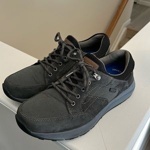 Men’s Nunn Bush slip on casual shoes. Size 10M. Water & stain repellent. VGUC